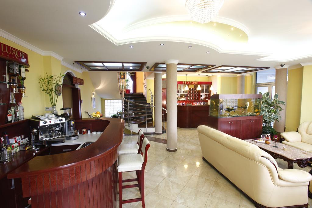 Hotel Luxor Šuto Orizari エクステリア 写真