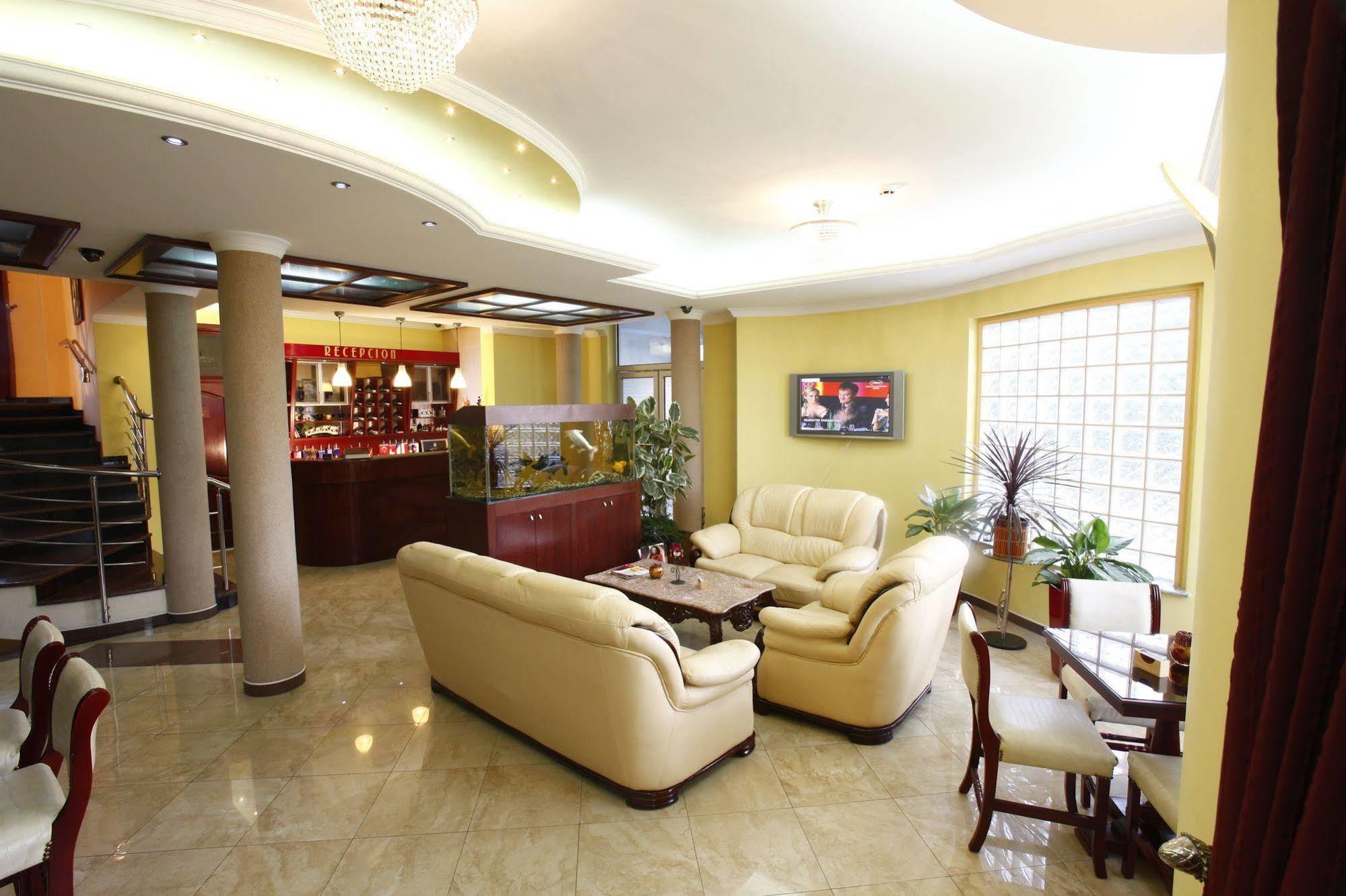 Hotel Luxor Šuto Orizari エクステリア 写真