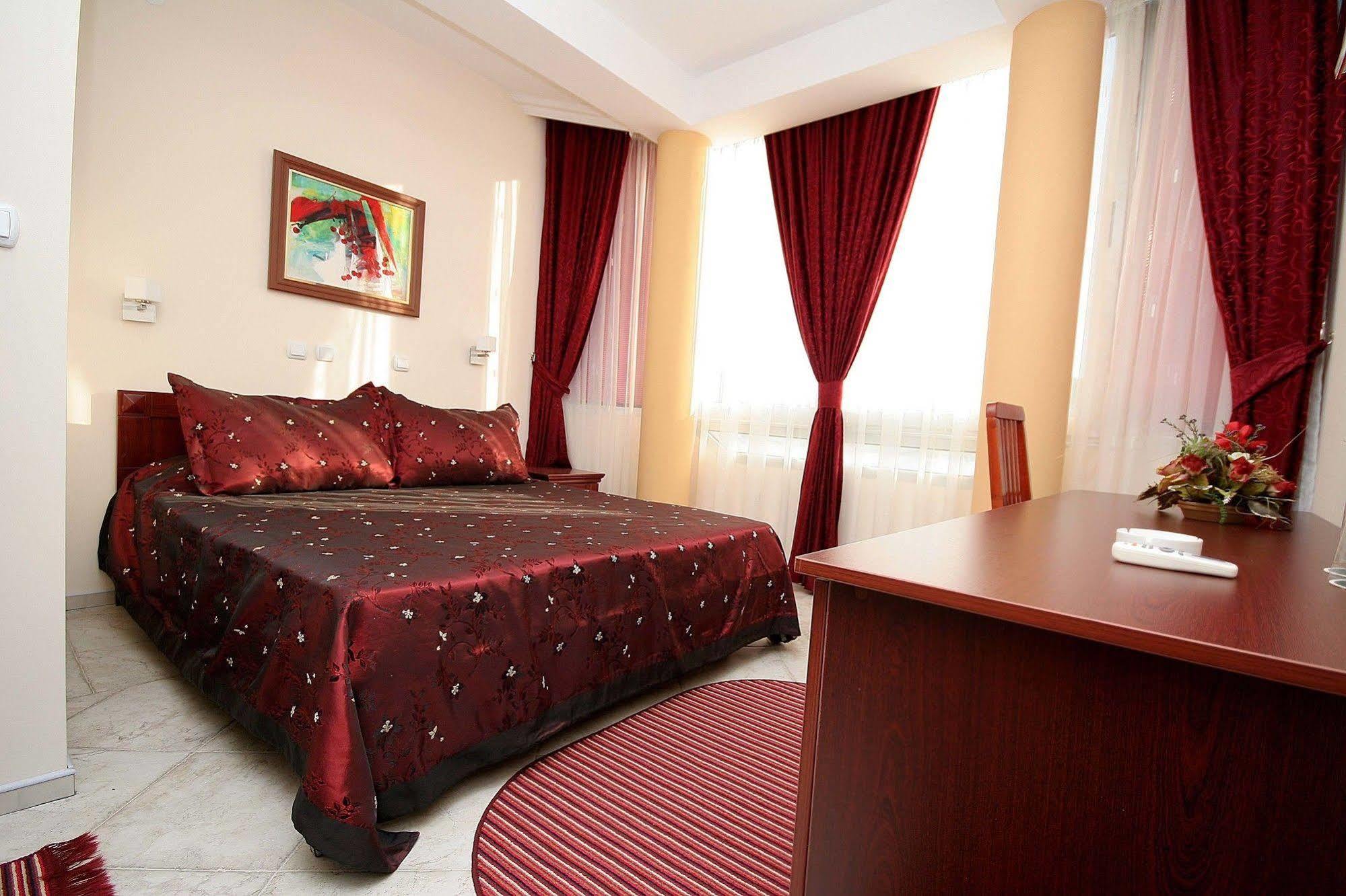Hotel Luxor Šuto Orizari エクステリア 写真