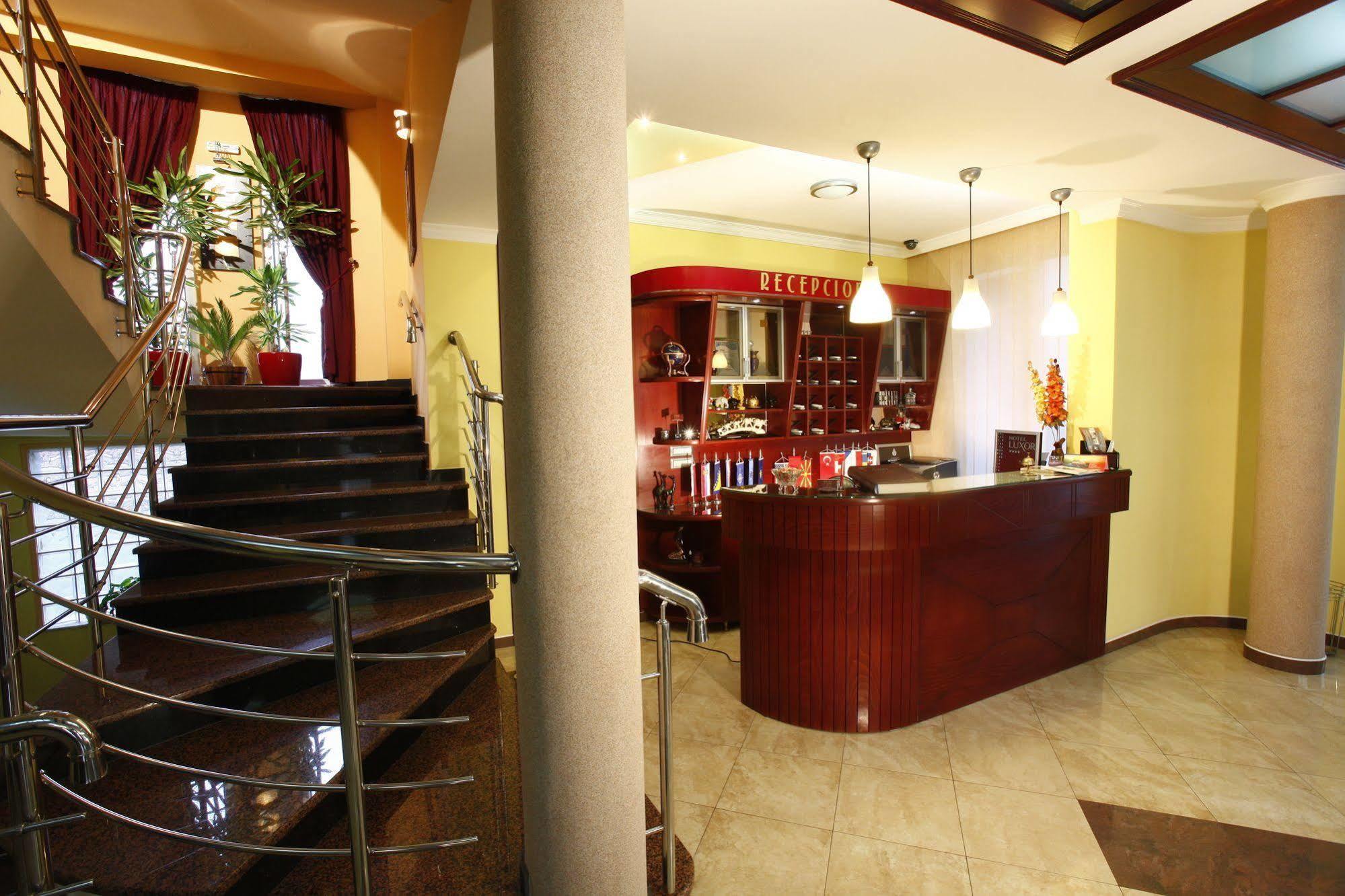 Hotel Luxor Šuto Orizari エクステリア 写真